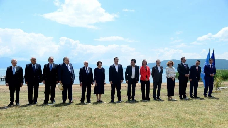 To χρονικό του Σκοπιανού από τα «μάτια» της Die Zeit: «Μόνο η Ελλάδα διατηρεί σκέτο το όνομα Μακεδονία»